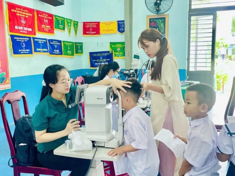 Hiểu lầm phổ biến về phòng chống cận thị học đường