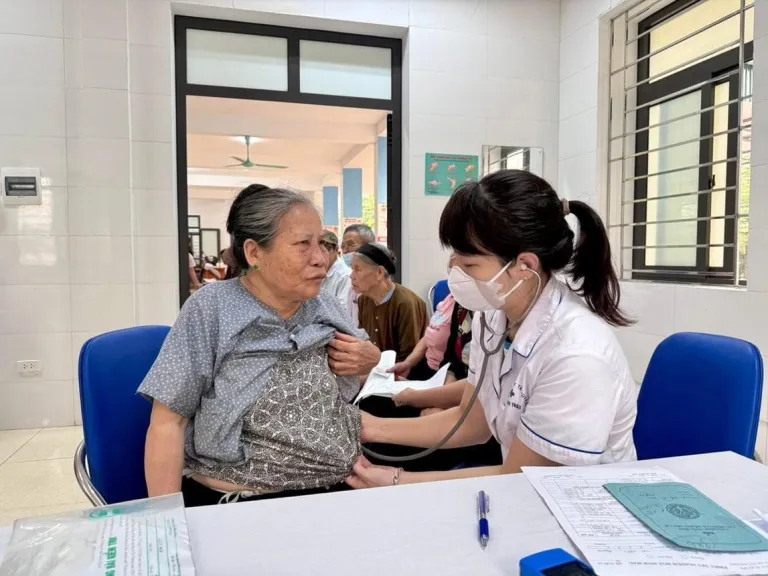 Cẩm nang khám sức khỏe định kỳ cho người cao tuổi vùng xa