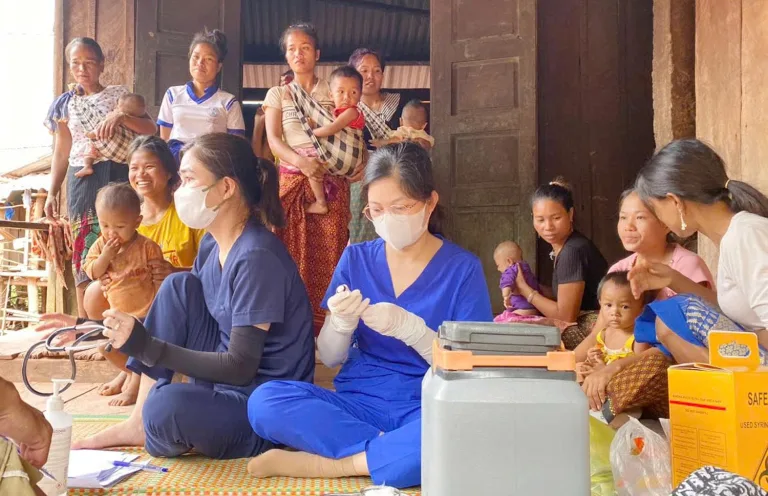 Cẩm nang vắc-xin viêm gan B cho người dân vùng xa
